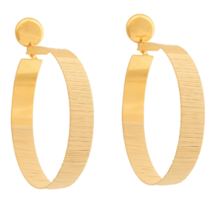 BQ224 - ARGOLA EARRING IN BURITI ORGANIC STRAW AND GOLD PLATING (B)